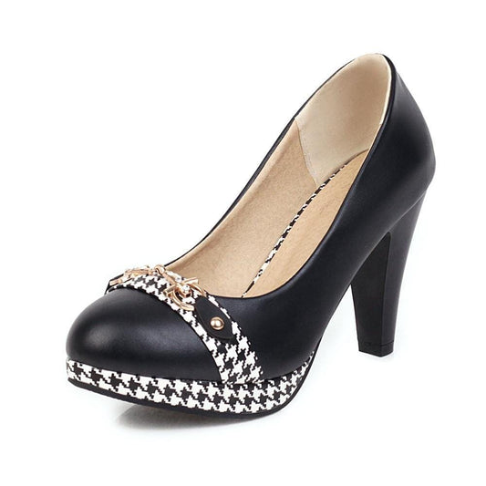 Escarpins noirs avec motif pied-de-poule, inspirés des années 60, élégance vintage chic pour une touche rétro à votre look.