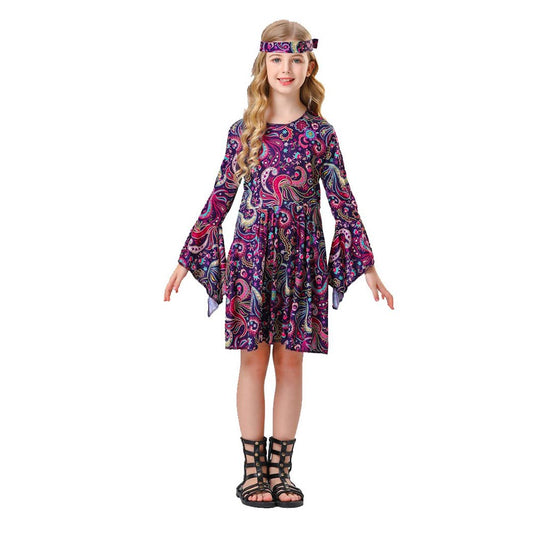 Déguisement années 70 fille avec une robe violette hippie au style vintage chic, parfait pour des fêtes à thème ou des soirées déguisées.